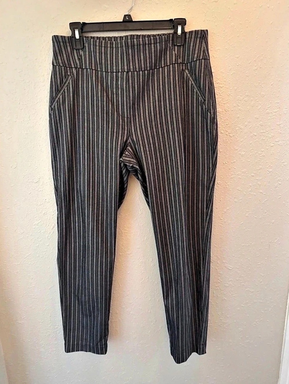 Contemporary Striped Straight Leg Pants in Black & Gray Size 14 Like New